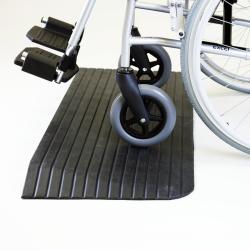 Rampe de seuil en caoutchouc - 2,5 cm - Norme ERP - Caoutchouc - Poids max supporté : - 1000 kg
