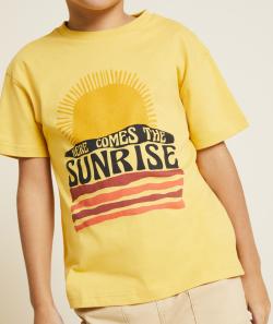 T-shirt manches courtes garçon en coton bio jaune moutarde motif soleil - 12 A