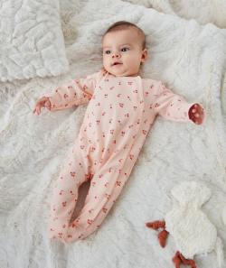 Dors bien bébé en coton bio rose pâle imprimé cerises - 23 M