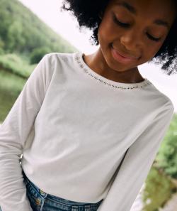 T-shirt fille en coton bio blanc avec détails ajourés - 5 A